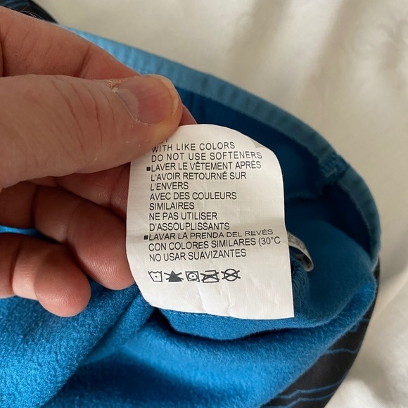 Under Armour Youth Black/Blue Wave Line Design Athletic Pullover Hoodie Size YXL - Picture 10 of 13